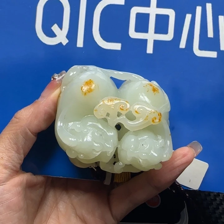 和田玉未镶嵌把件