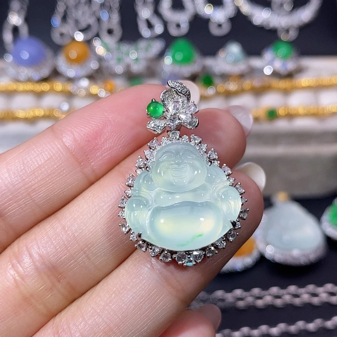 翡翠18K金镶嵌颈饰吊坠