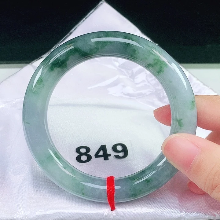 翡翠未镶嵌手镯（圆镯）57.6