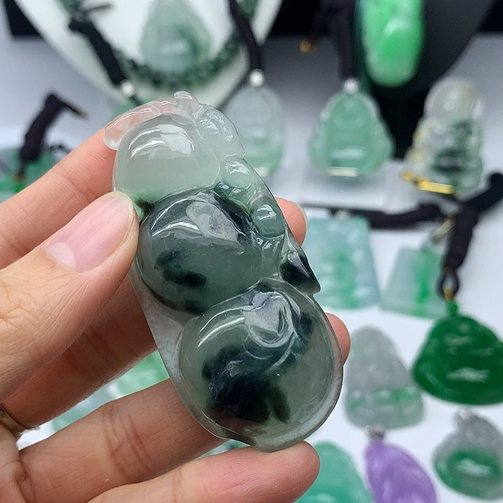 翡翠未镶嵌吊坠(赠链)