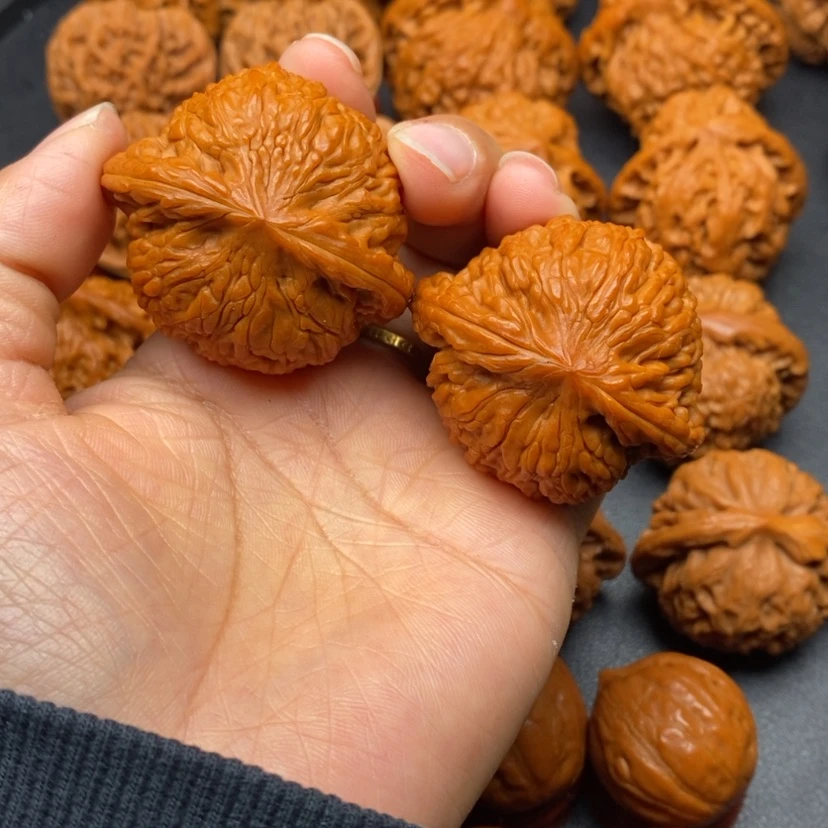 【闪购商品】文玩核桃把件45绣球