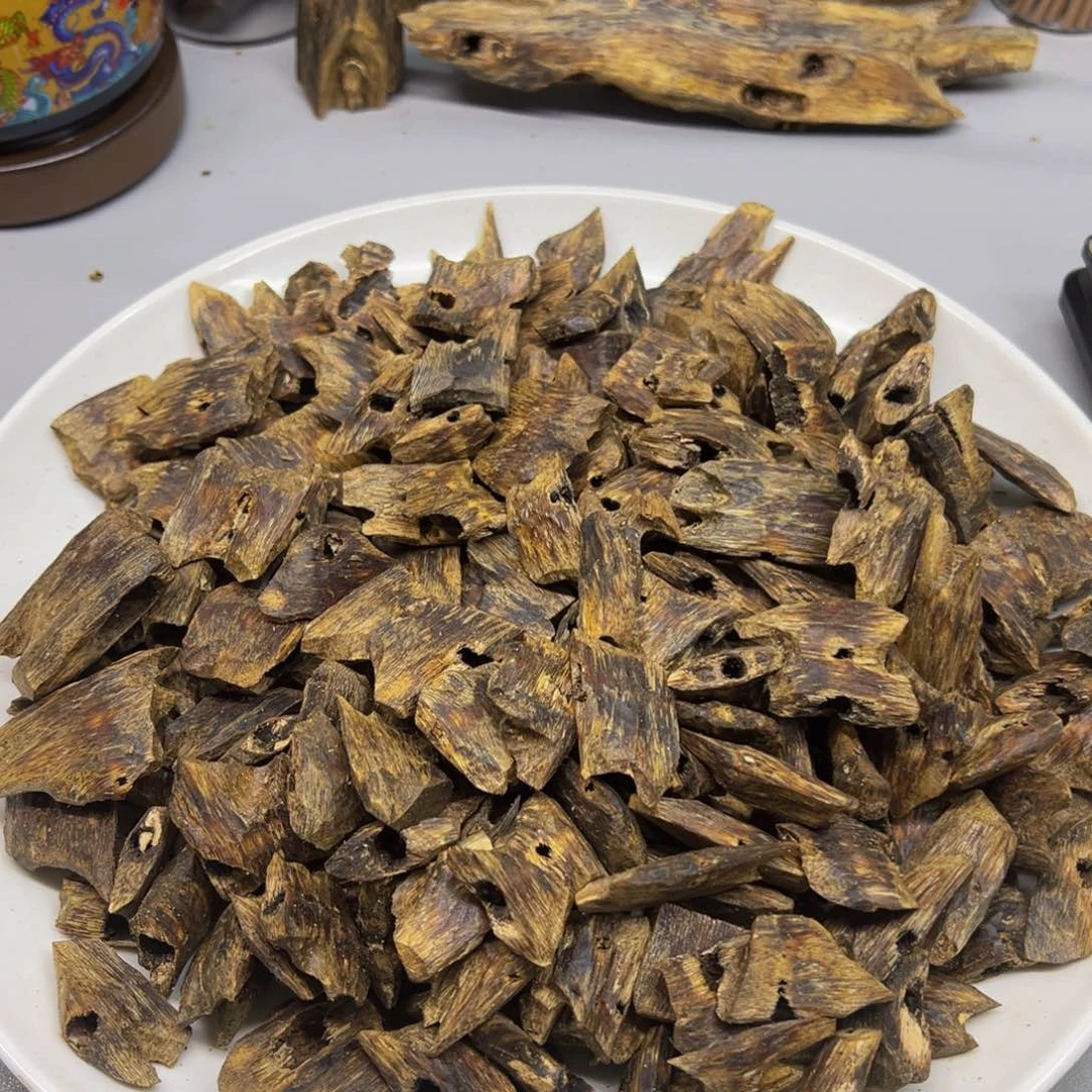 沉香沉香碎屑乌身圆叶原材料100克