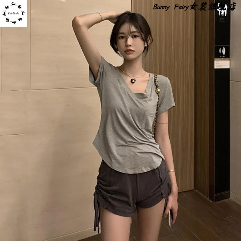 纯欲上衣女夏季设计感休闲T恤薄款2025新款潮显瘦白色V领短袖体桖