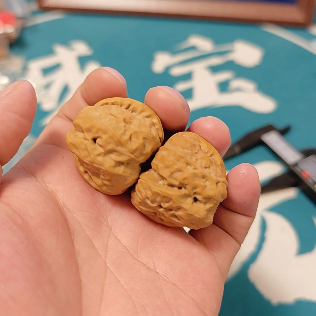 张*～文玩核桃蛤蟆头小手念