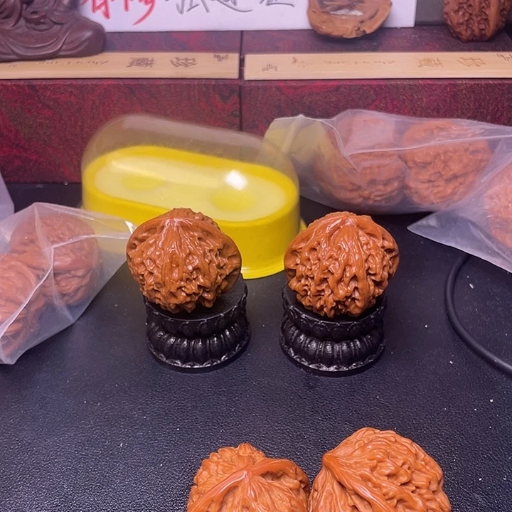 用***心吊坠猴头核桃四座楼不退不换底