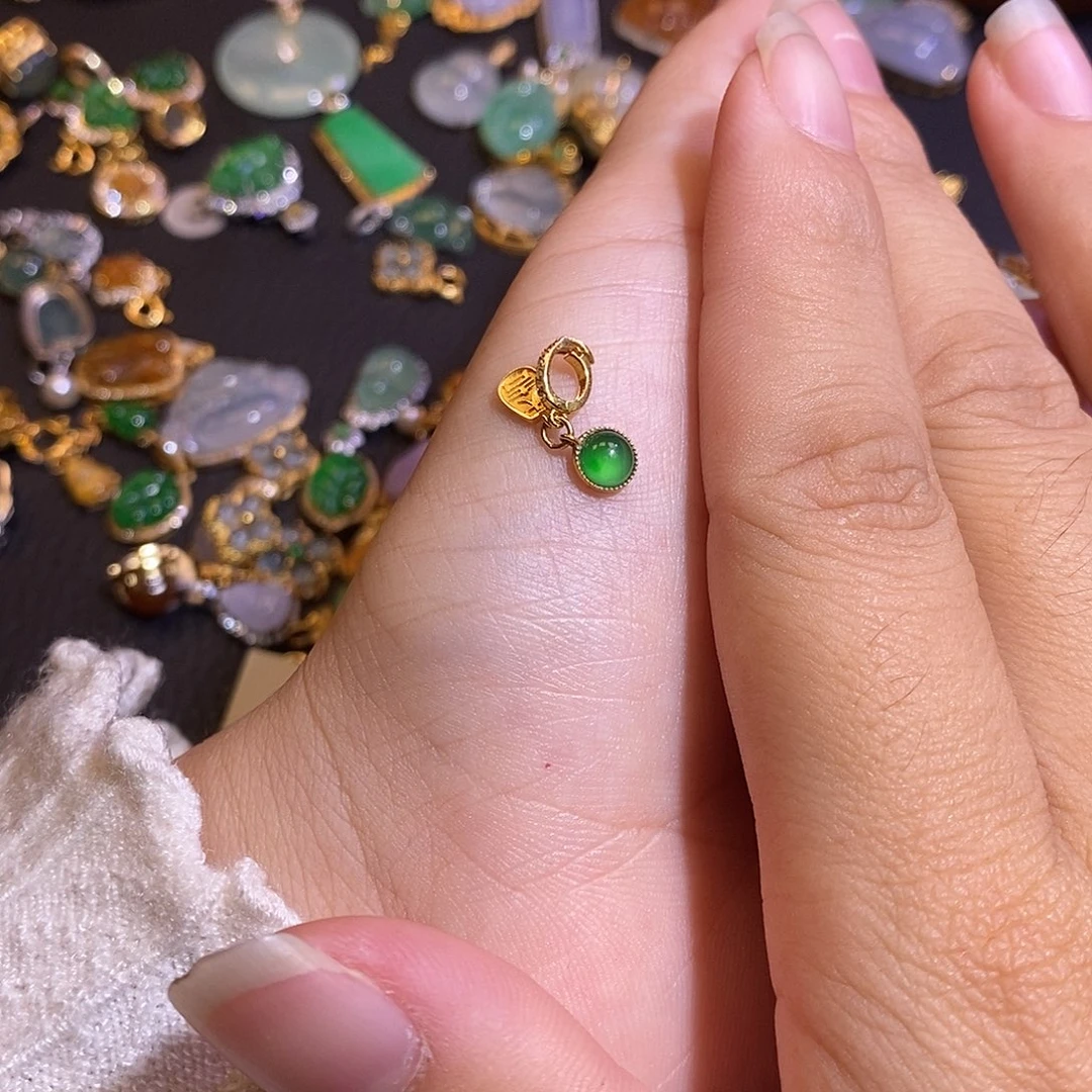 翡翠18K金镶嵌颈饰