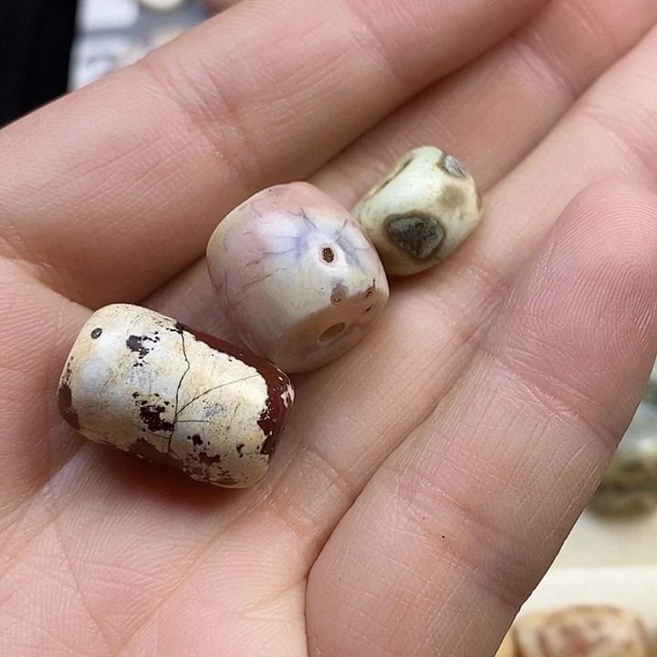 未镶嵌颈饰玛瑙/玉髓茶**寻