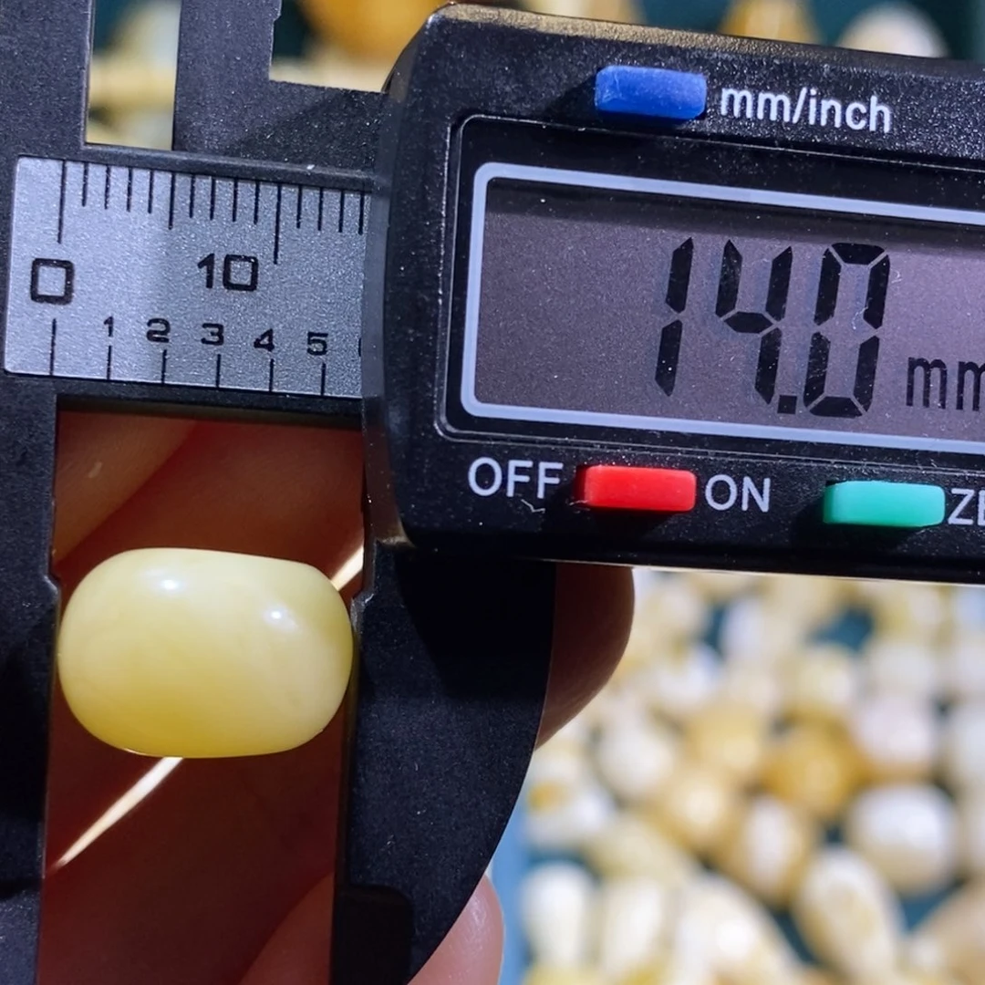 蜜蜡裸石未镶嵌配饰