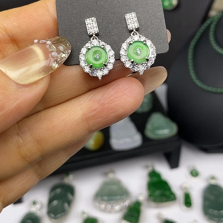 翡翠未镶嵌耳饰翡翠未镶嵌耳饰