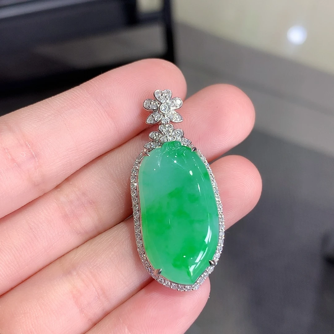 翡翠18K金镶嵌颈饰