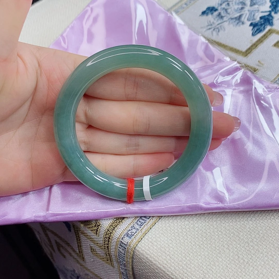 翡翠手镯未镶嵌54/55圆条满色起胶