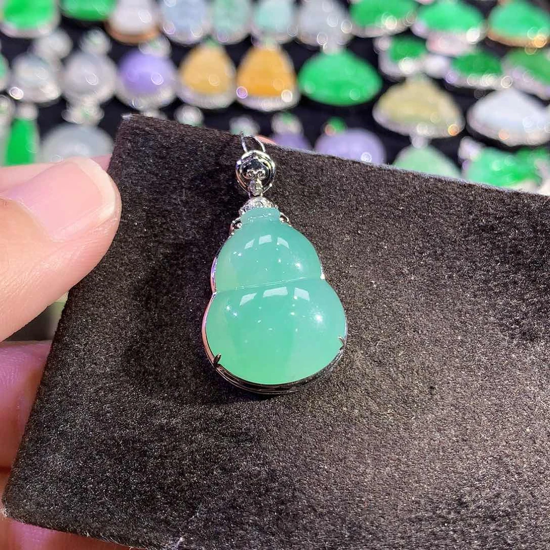 光***气翡翠18K金镶嵌吊坠(赠链)