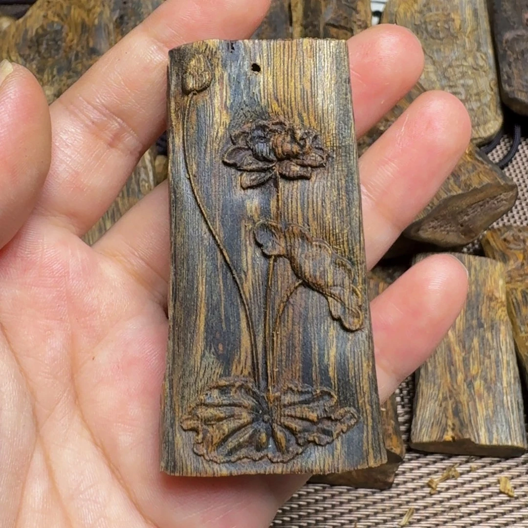 沉香沉香碎屑绿棋雕刻牌老料虫漏