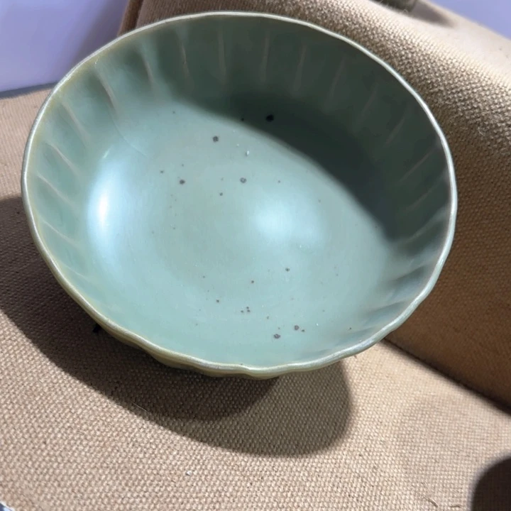 日***卒瓷片东沟，钵。