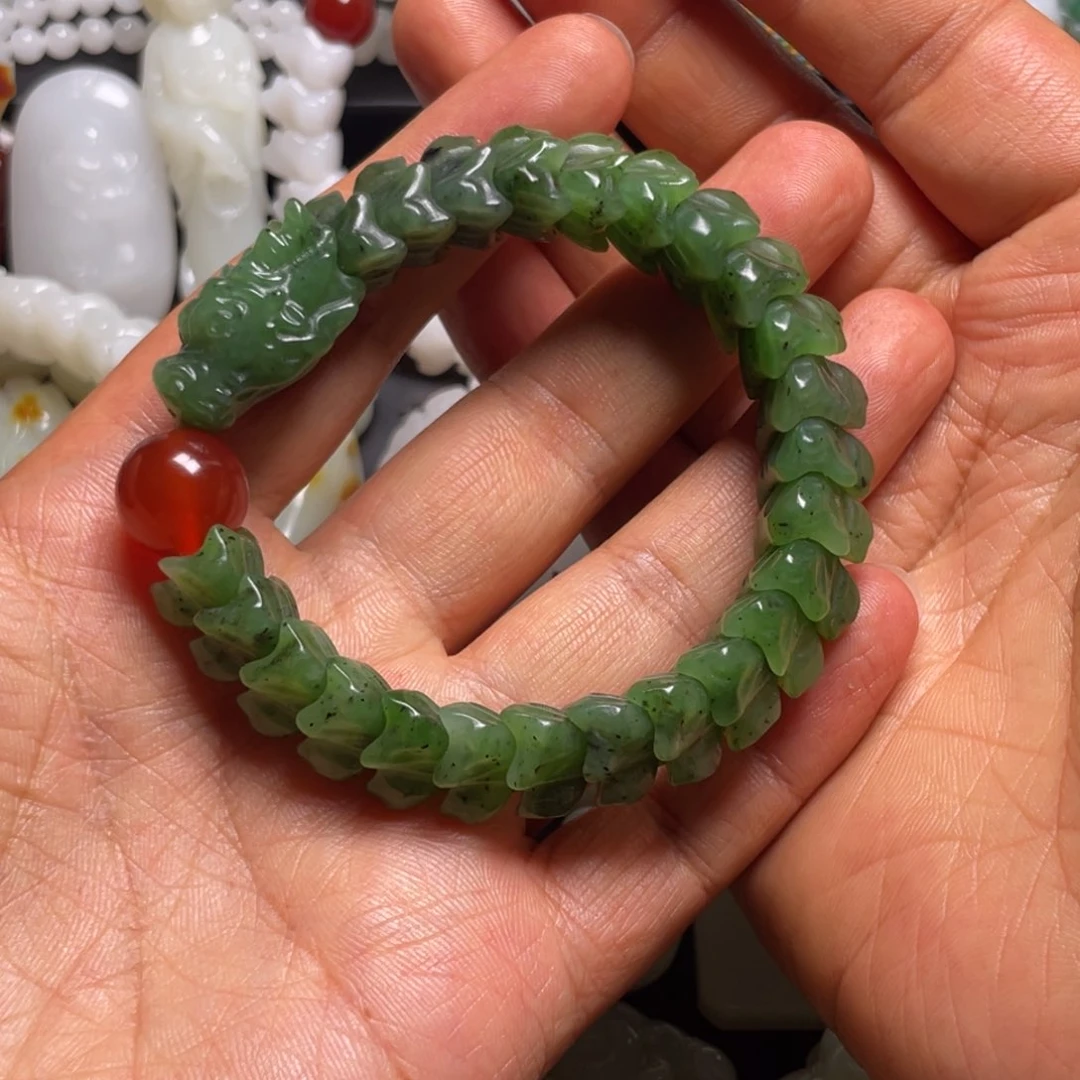 和田玉（碧玉）未镶嵌挂件居**物