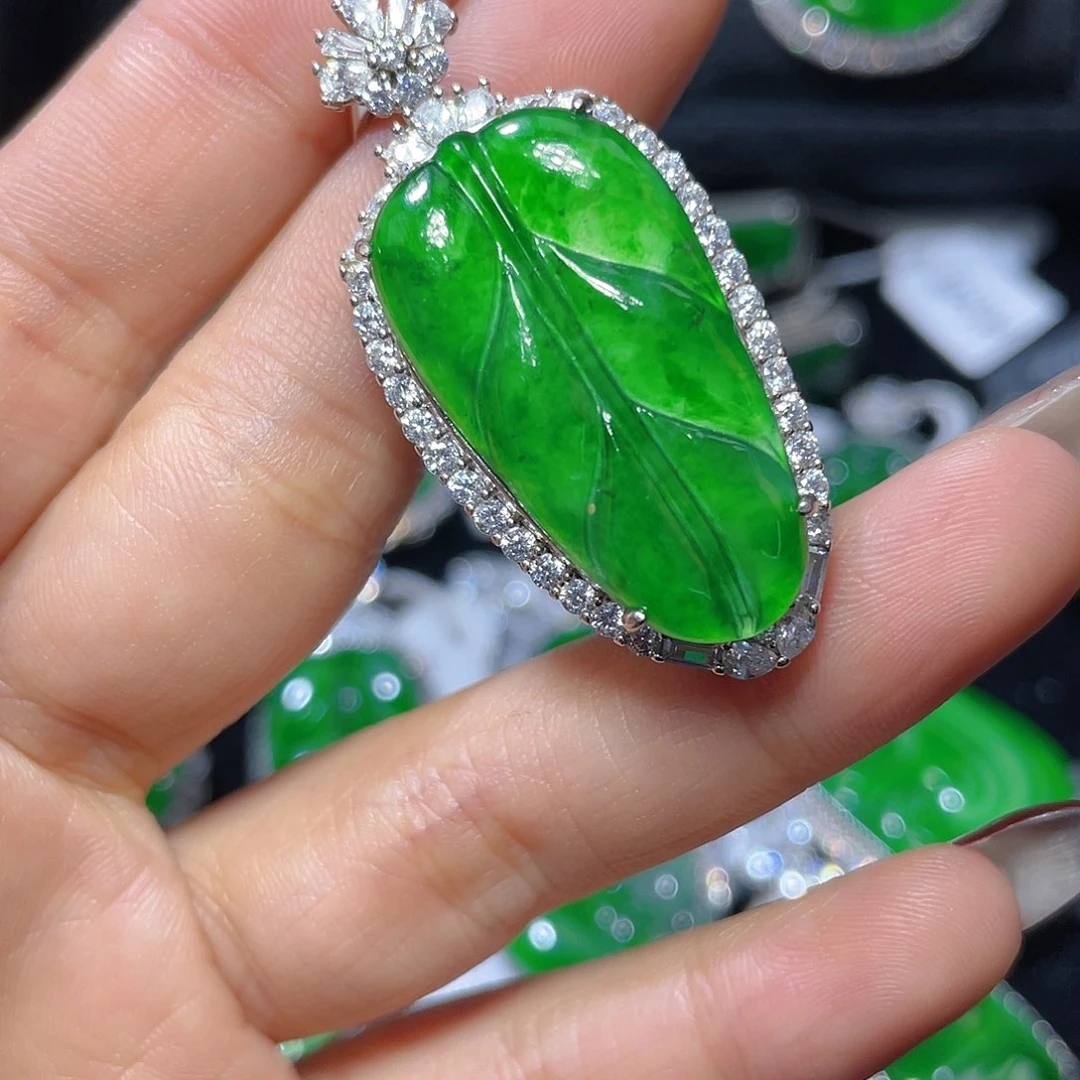 翡翠颈饰银S925镶嵌翡翠