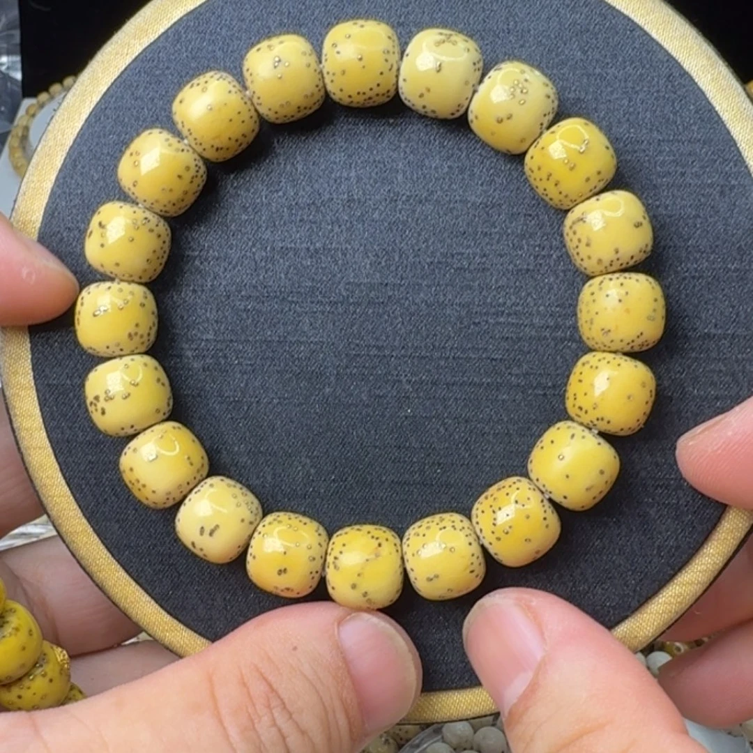 星月菩提吊坠鸡油黄