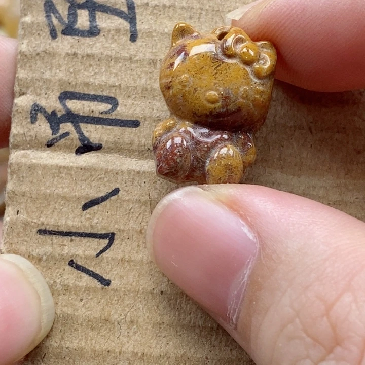 硅化珊瑚（珊瑚玉）颈饰未镶嵌吃****