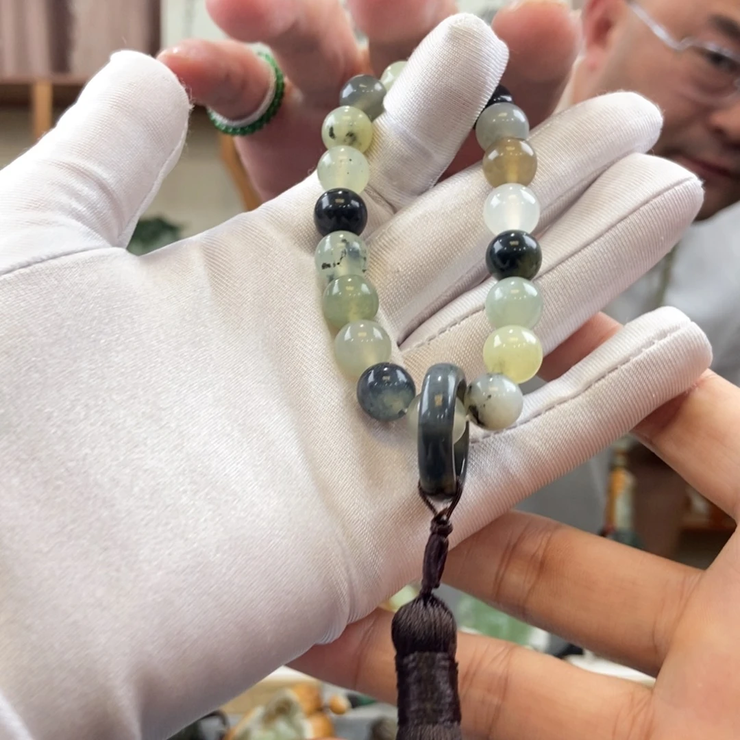 蛇纹石玉未镶嵌手持