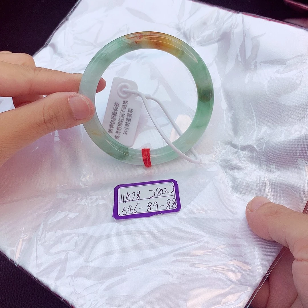 翡翠手镯未镶嵌翡翠