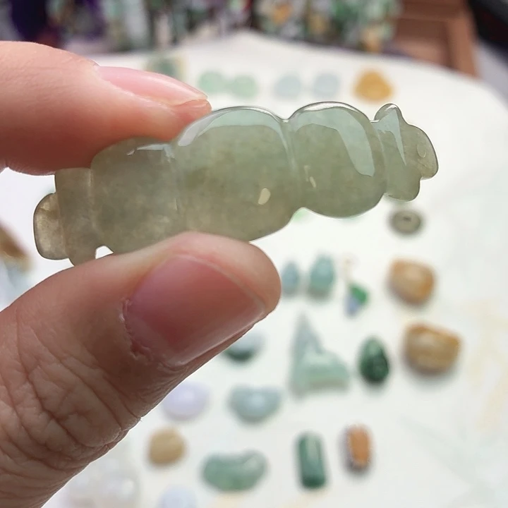 翡翠未镶嵌颈饰莲藕手牌