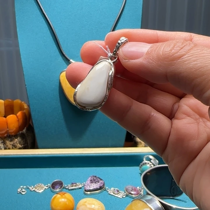 琥珀未镶嵌颈饰波兰设计款琥珀蜜蜡