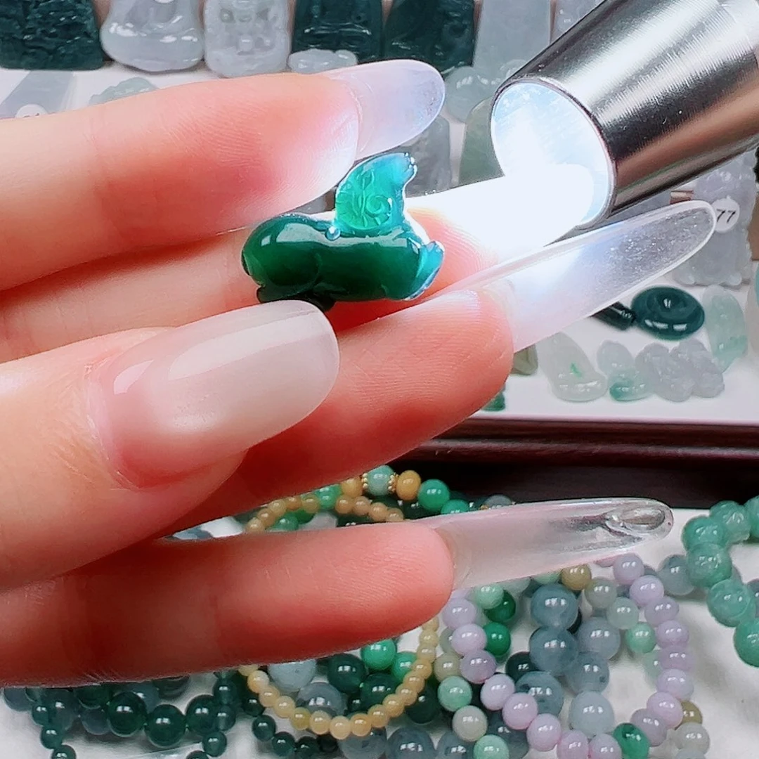 翡翠未镶嵌颈饰羊吊坠