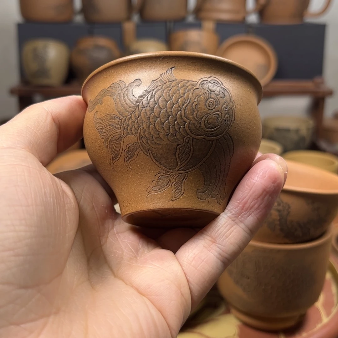 紫砂杯子H****?金鱼刻绘紫砂主人杯