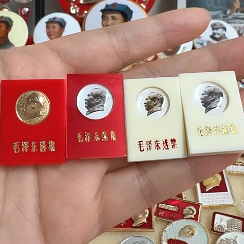 ≈***人铝合金双层款毛爷爷选集小像章4枚