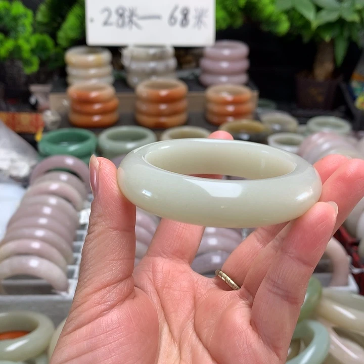 石英质玉（佘太翠）未镶嵌手镯52.6