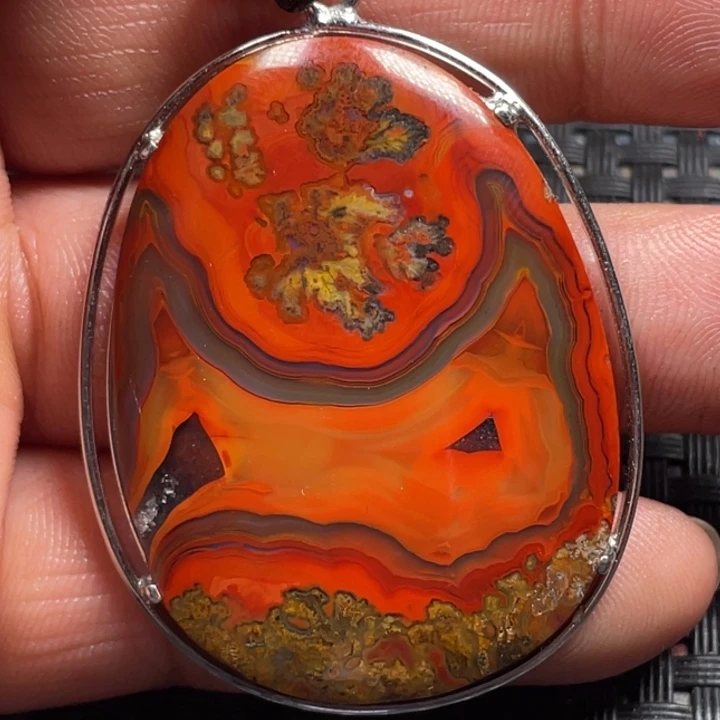 贵***持玛瑙/玉髓未镶嵌颈饰