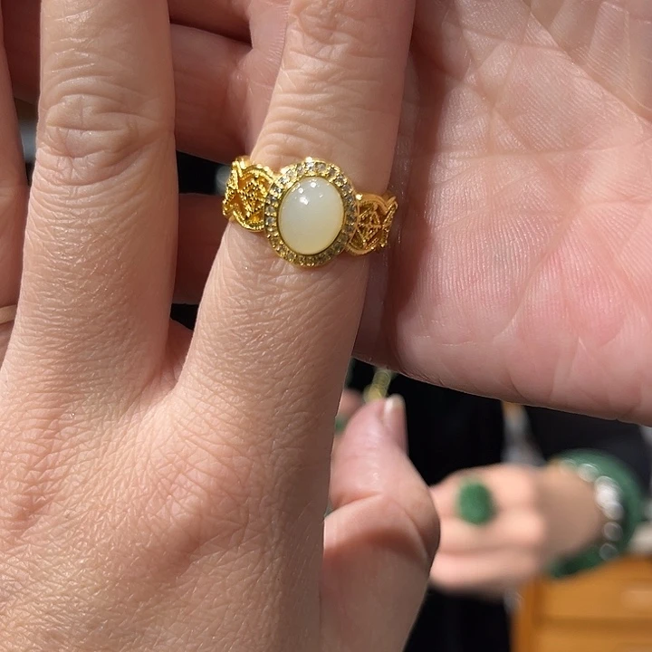 颈饰未镶嵌和田玉（糖玉）