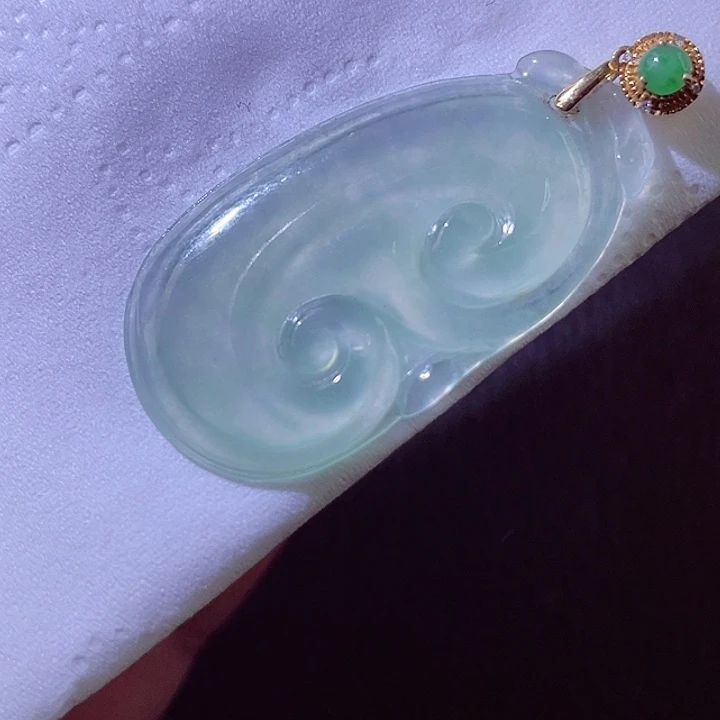 翡翠18K金镶嵌颈饰翡翠