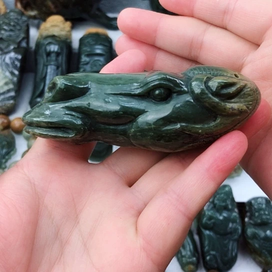 未镶嵌岫岩河磨玉（透闪石质玉）把件