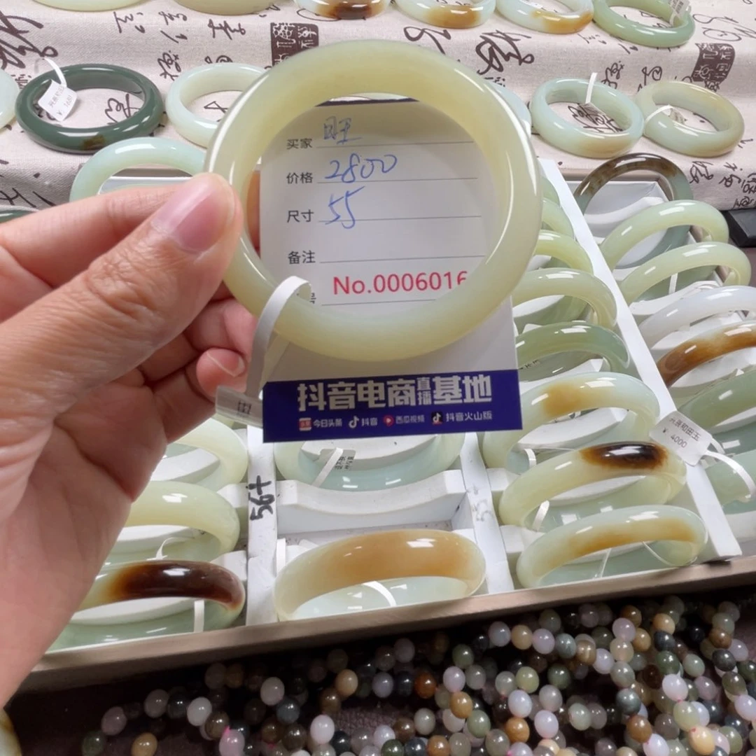 旺***.和田玉手镯未镶嵌