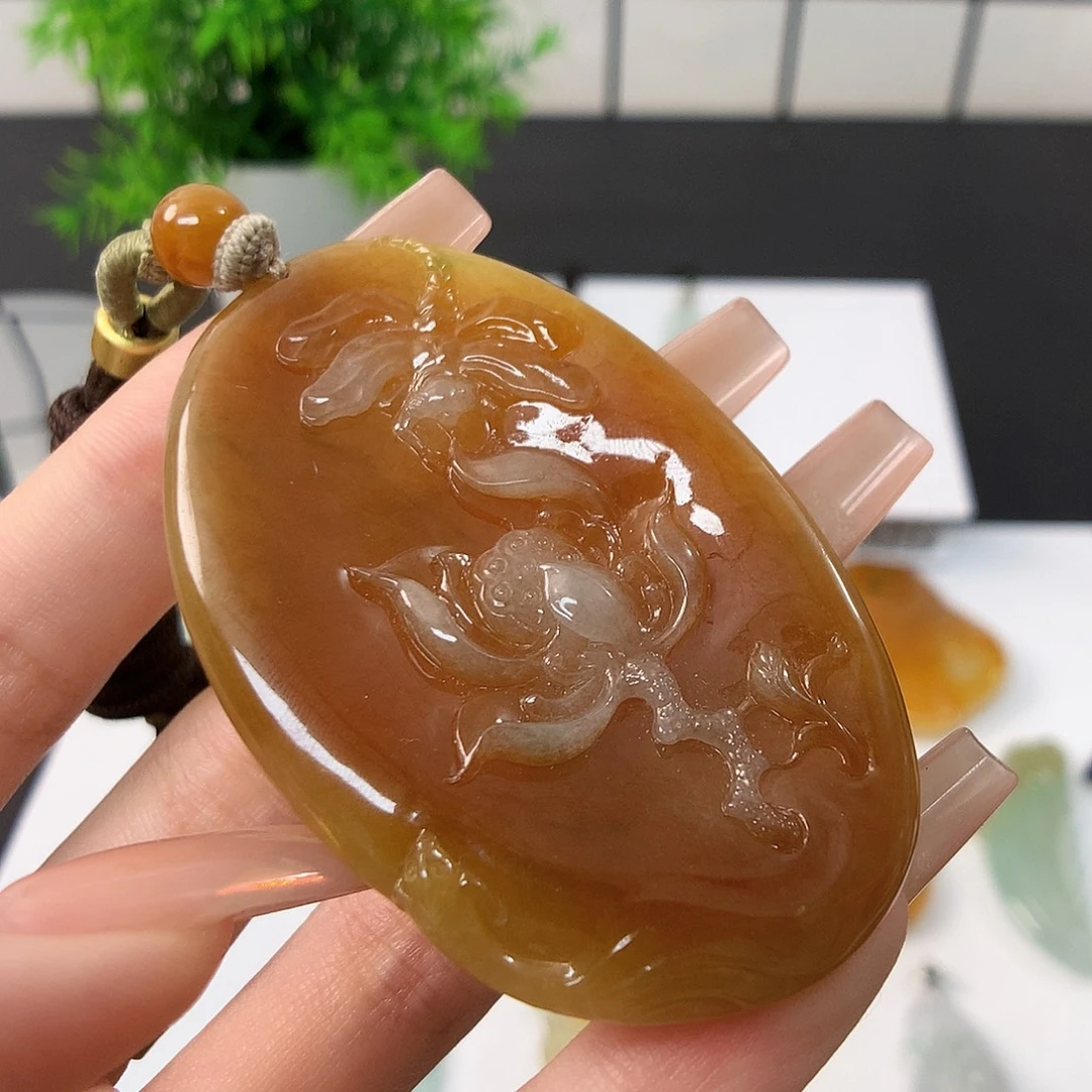 翡翠未镶嵌颈饰荷叶鱼