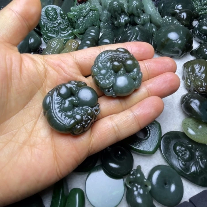 夜***梦和田玉未镶嵌颈饰