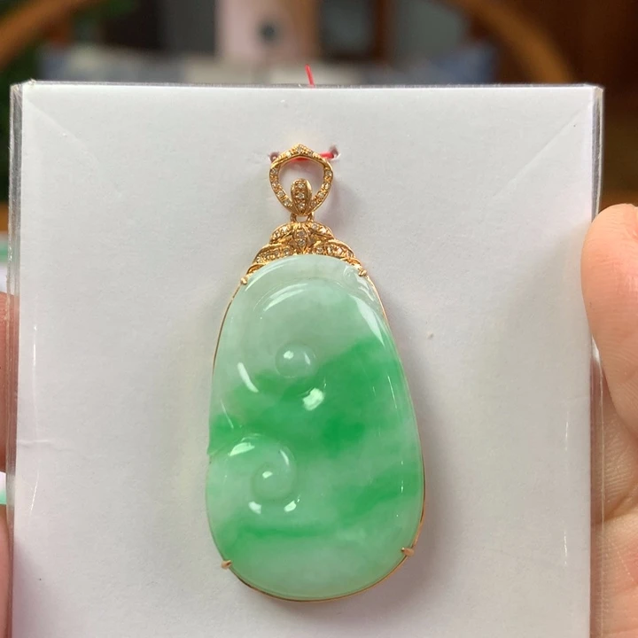 翡翠18K金镶嵌颈饰翡翠吊坠