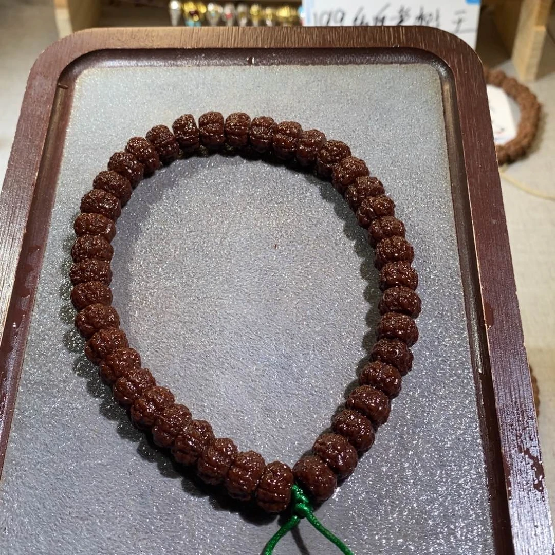 金刚菩提吊坠藏切梅花红皮手持0376