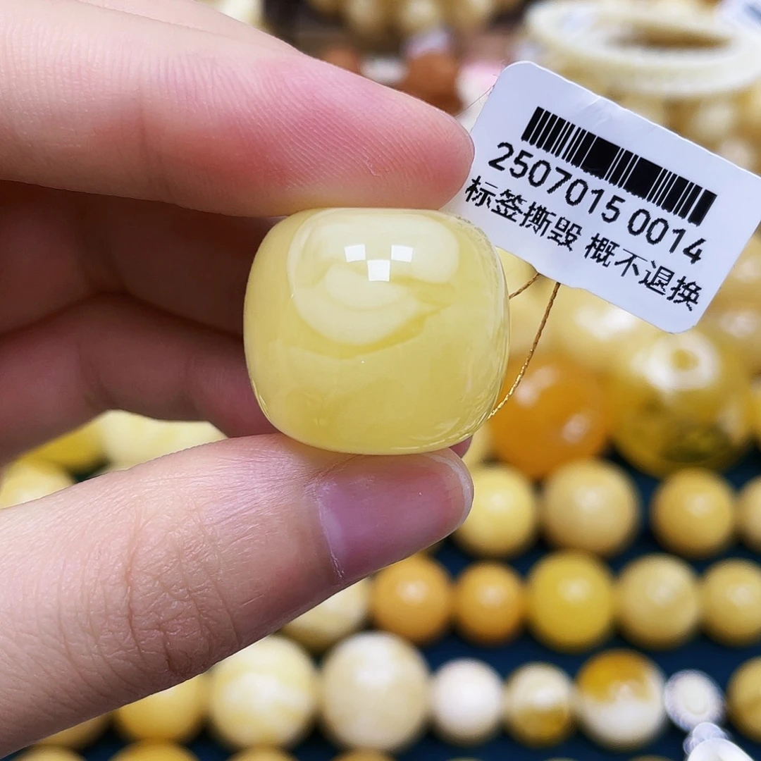 琥珀未镶嵌裸石22.2*19.6mm.瑕