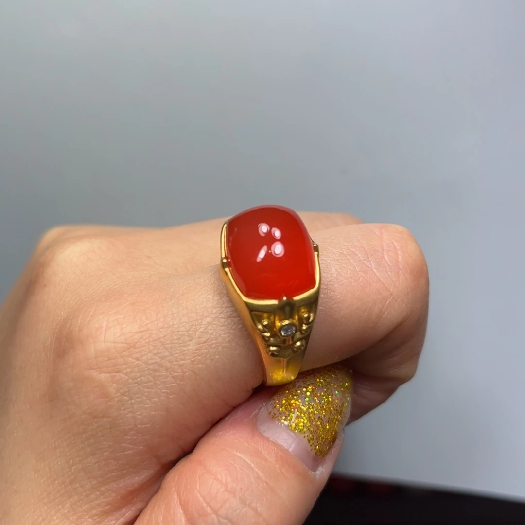 南红玛瑙冰红戒指18K金镶嵌