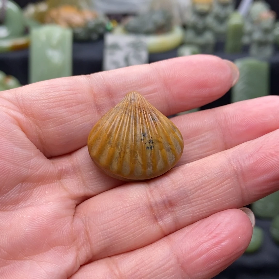未镶嵌岫岩河磨玉（透闪石质玉）挂件