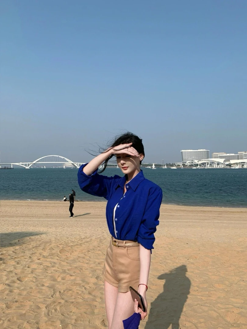 设计感辣妹洋气减龄气质衬衫上衣女2025春季新款高腰显瘦短裤子