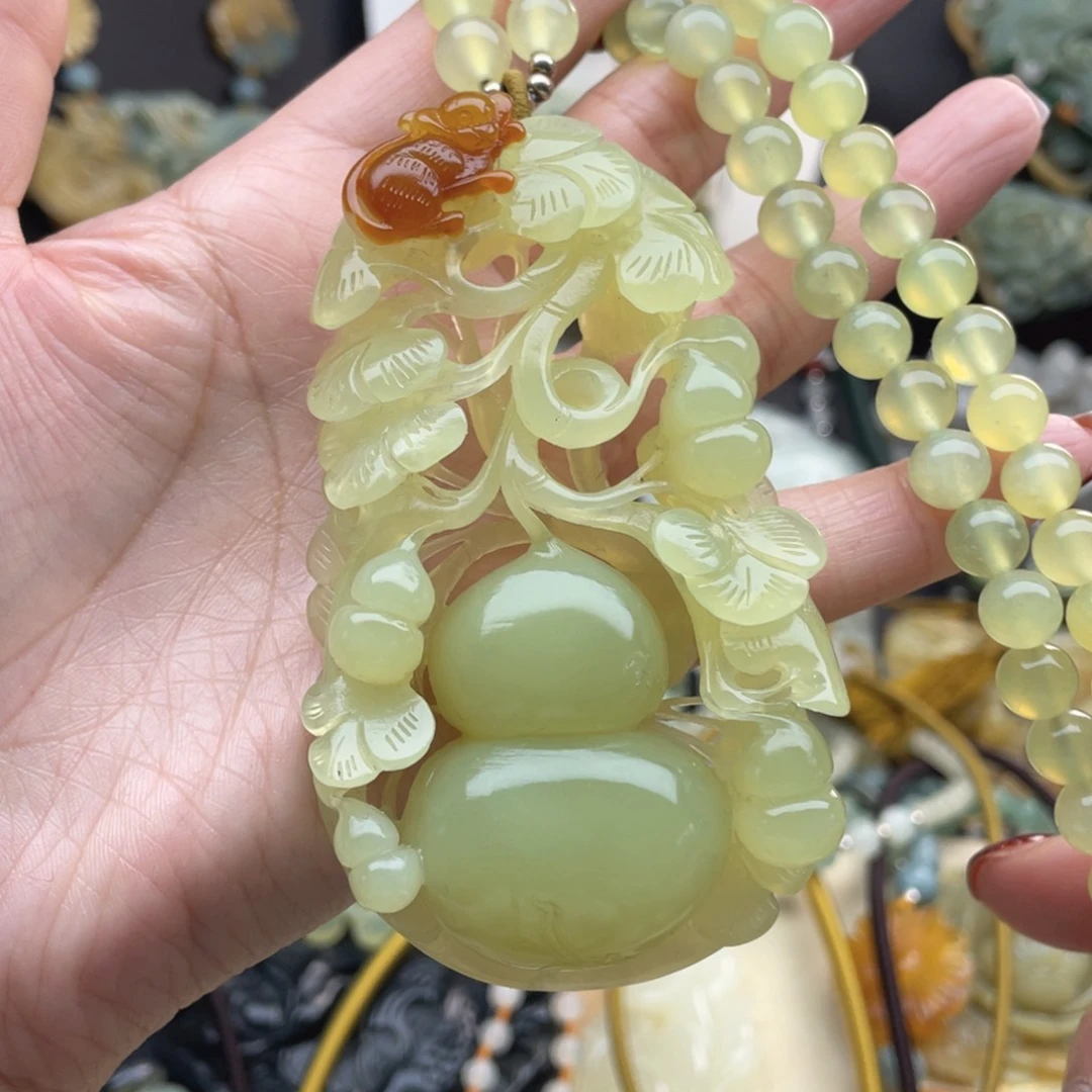 蛇纹石玉颈饰未镶嵌