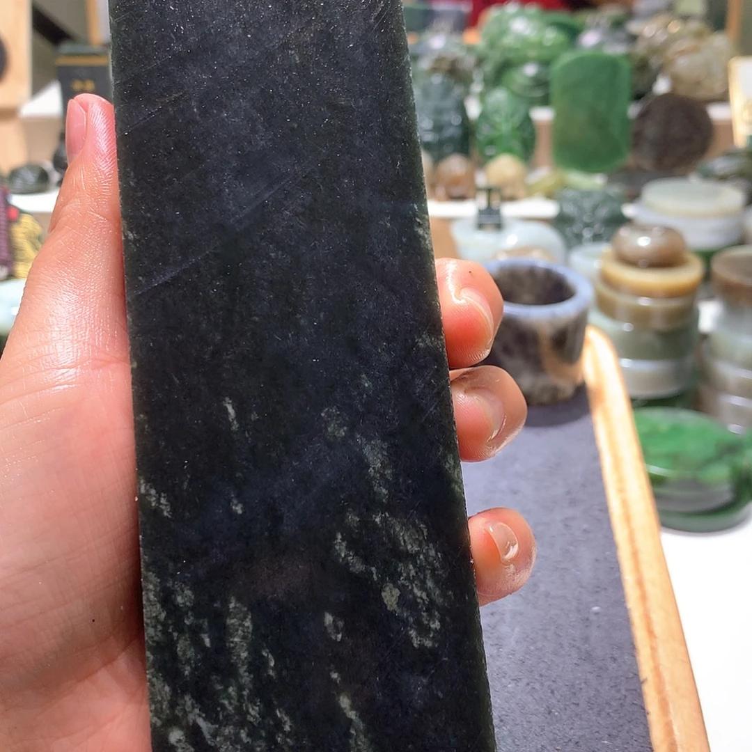 財***爷和田玉未镶嵌颈饰