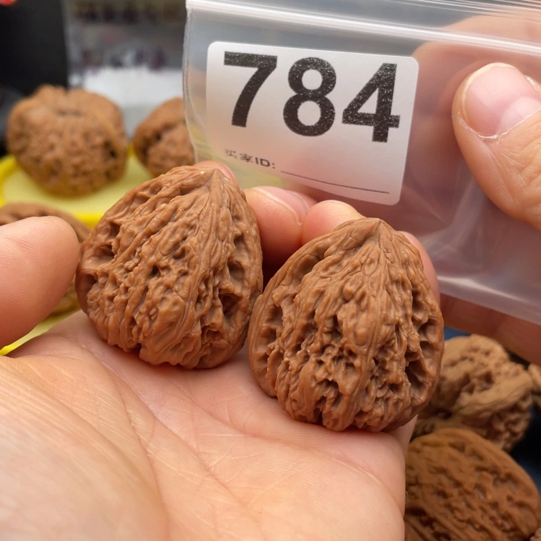 文玩核桃把件南疆拉丝凹底三角35