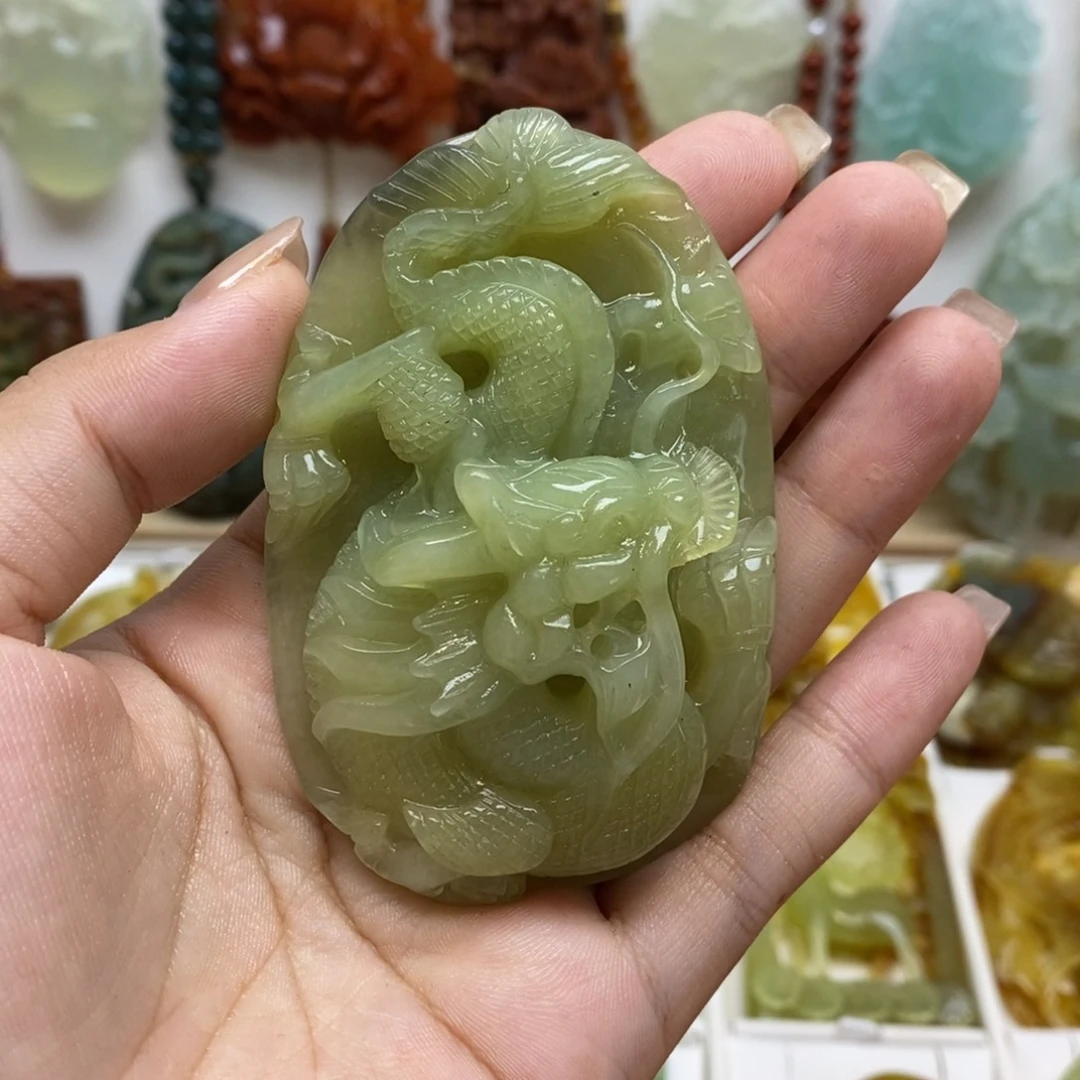 蛇纹石玉未镶嵌颈饰