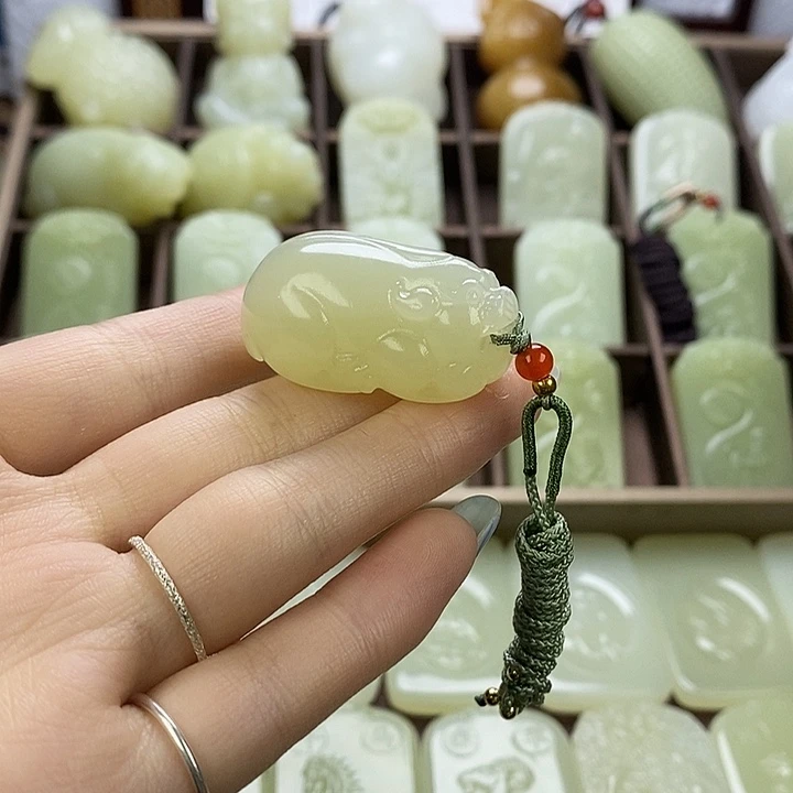 昆仑石貔貅吊坠