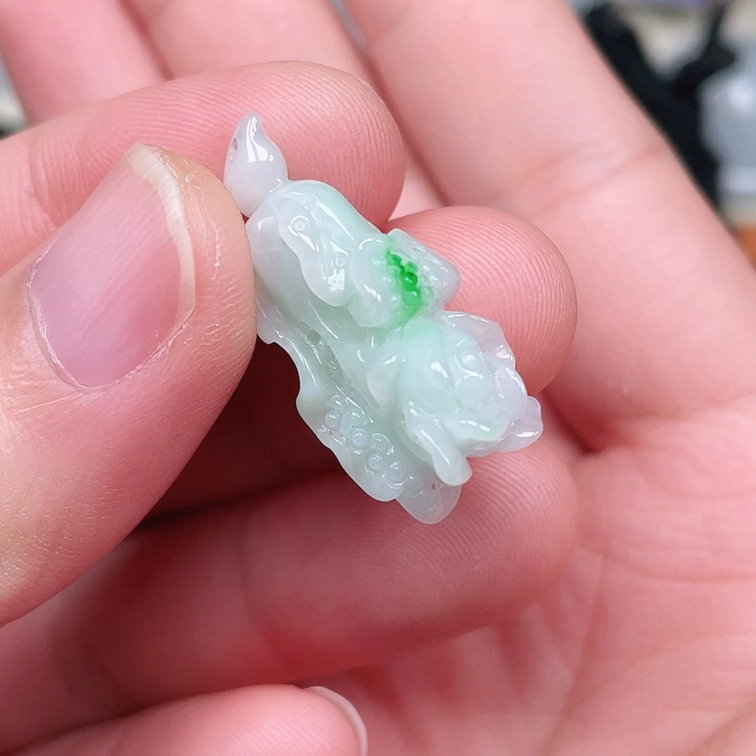 翡翠未镶嵌颈饰白菜