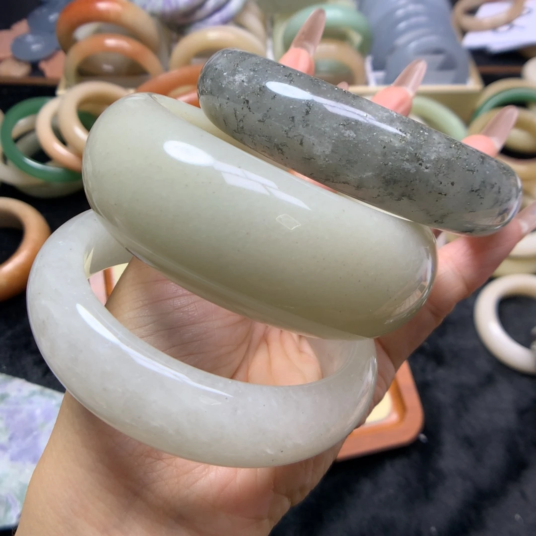 石英岩玉手镯未镶嵌梦***牛